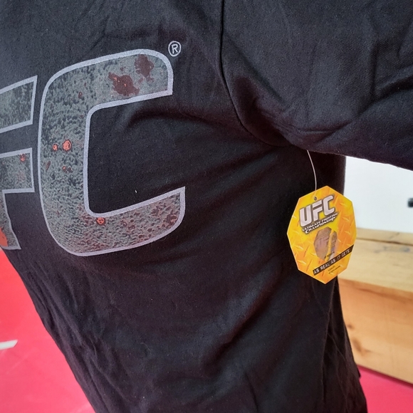 NWT UFC Grey Tee with Links design. 100% Cotton Size Medium - Picture 2 of 3